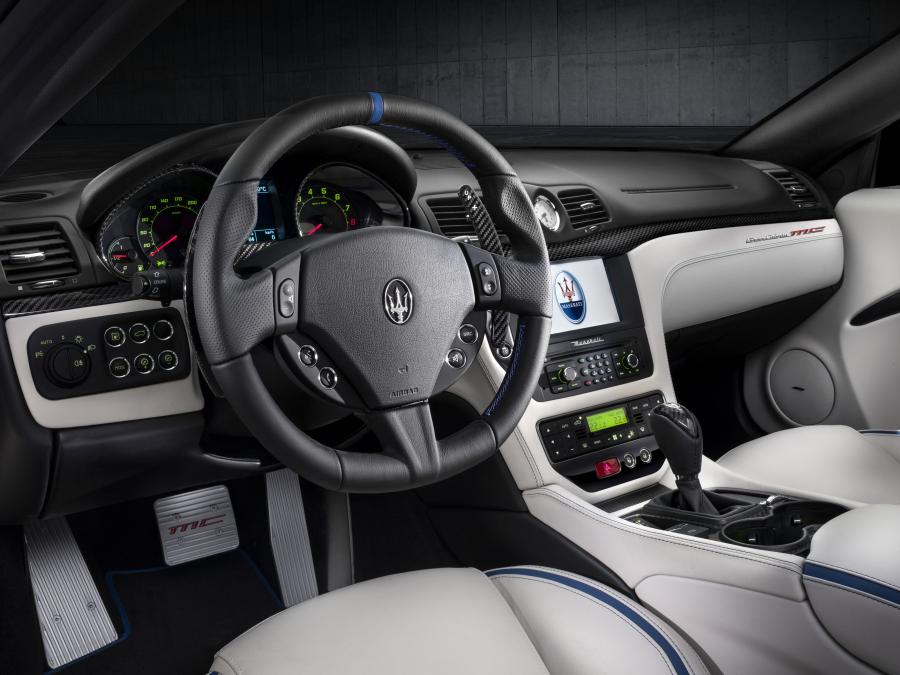 Интерьер Maserati GranCabrio MC Centennial Edition 2014 года  (фото 19 из 23)